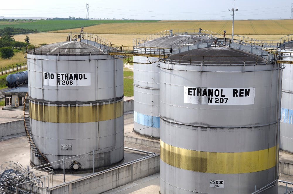Biocarburant / Bioéthanol.<br /> Usine d'Arcis sur Aube, production de Bioéthanol.<br /> Vue générale de l'usine, cuves de stockage